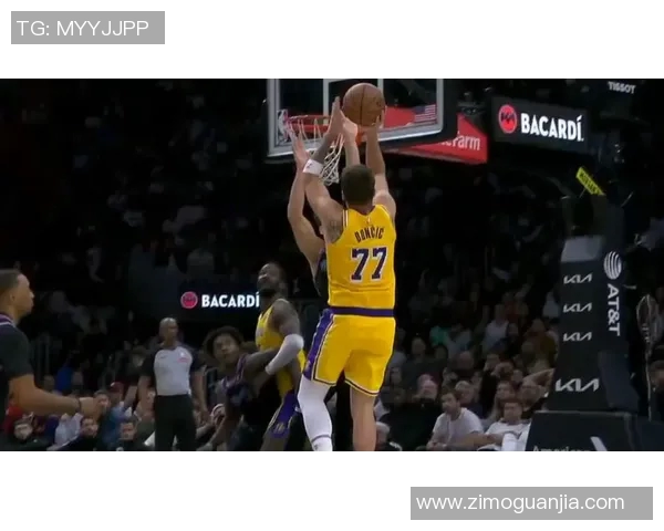 湖人对阵热火精彩足球直播全程回顾与赛后分析 湖人对阵热火精彩足球直播全程回顾与赛后分析